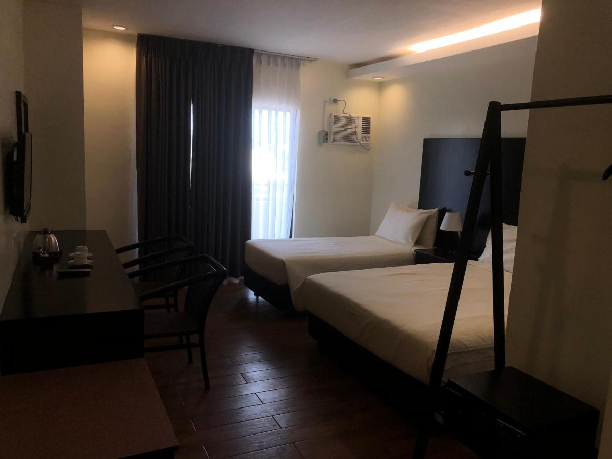 Pina Suites Ormoc Exterior foto