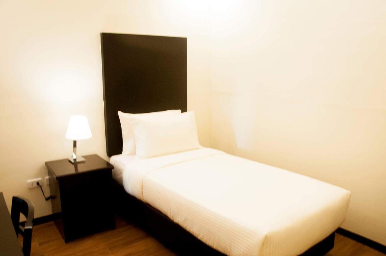 Pina Suites Ormoc Exterior foto