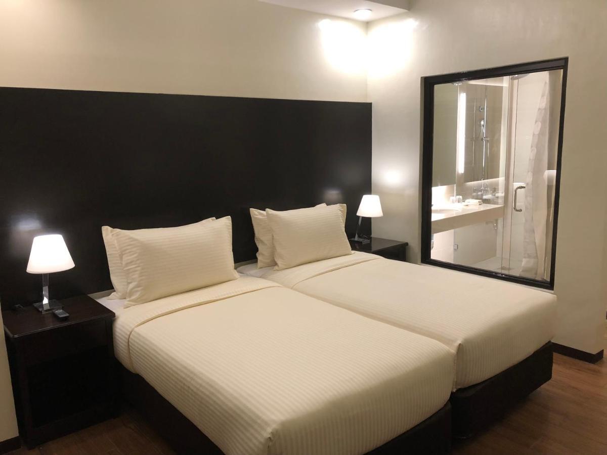 Pina Suites Ormoc Exterior foto
